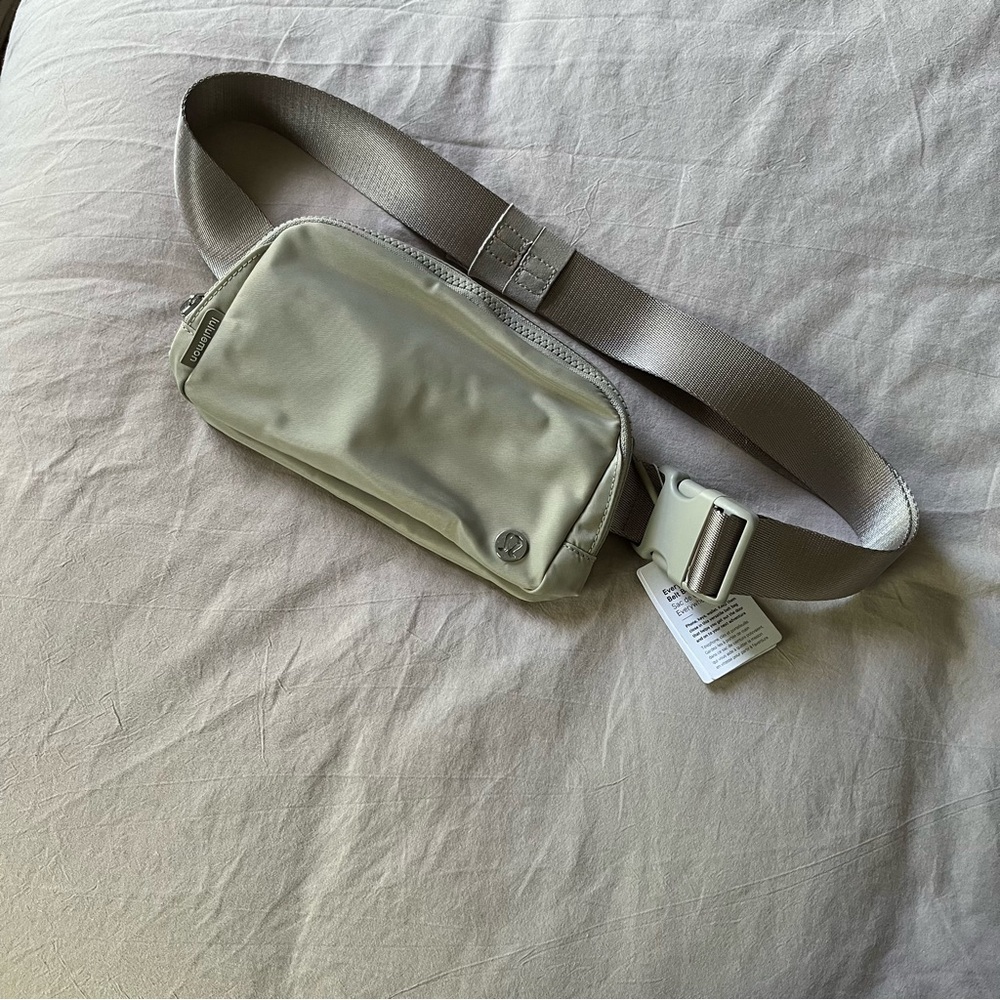Lululemon Everywhere Belt Bag